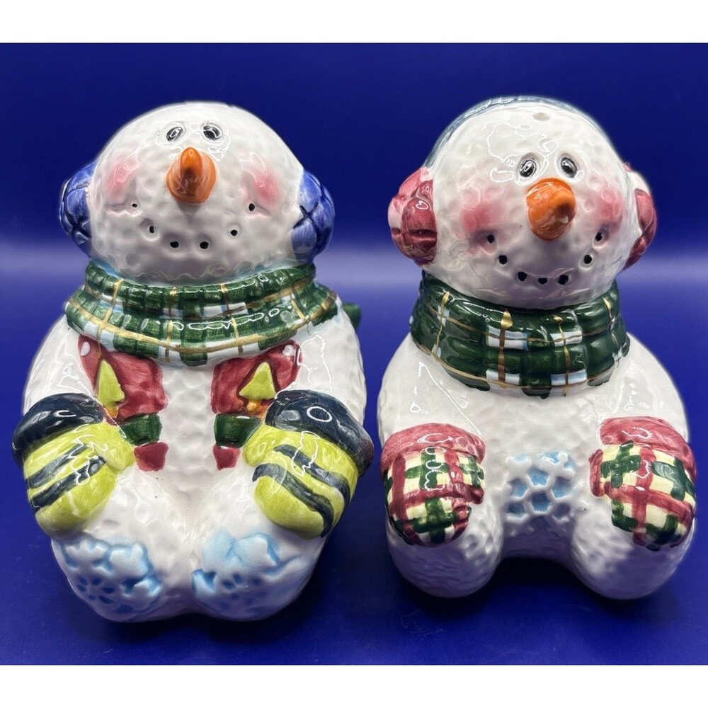 Vintage 1980s Unbranded Winter Snowman salt and pepper shakers Excellent  Cond